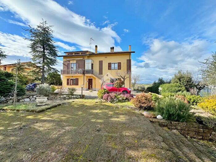 Casa con 7 locali in vendita in Via Farneto, Montelabbate