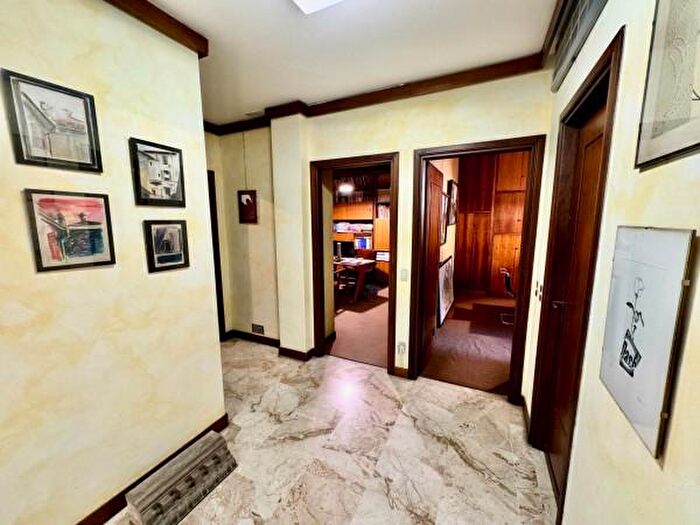 Appartamento con 5 locali in vendita in Via Santa Franca, Piacenza