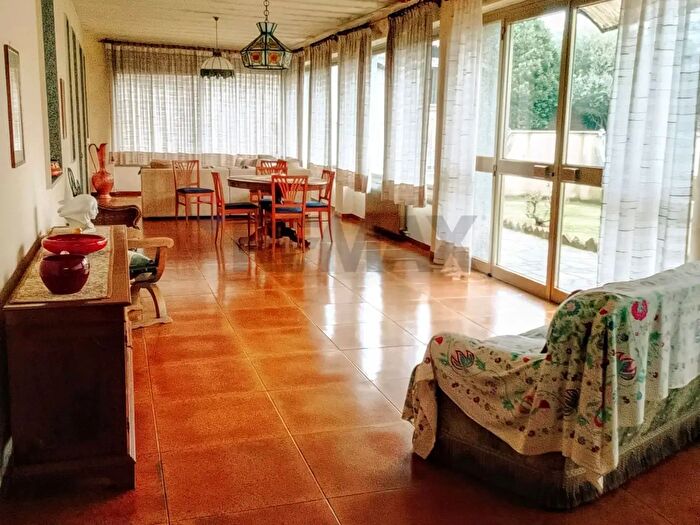 Casa con 8 locali in vendita in Mede