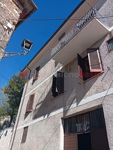 Casa con 5 locali in vendita in Via Garibaldi, Marano Equo