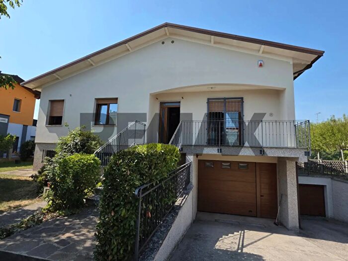 Casa con 9 locali in vendita in Castiglione Delle Stiviere