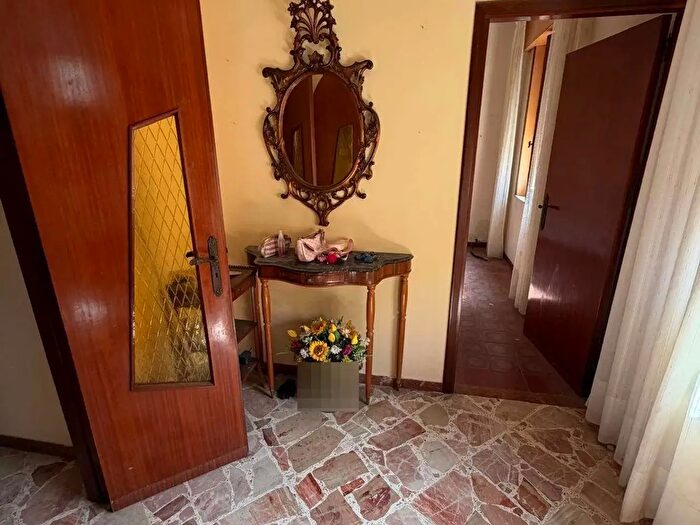 Appartamento con 8 locali in vendita in Via Val di Mazara, Mazara Del Vallo