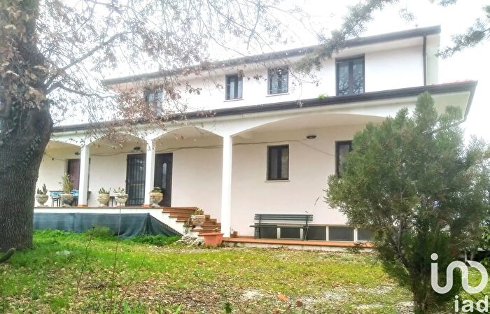 Casa quadrilocale in vendita in Strada Collegrande, Roccascalegna