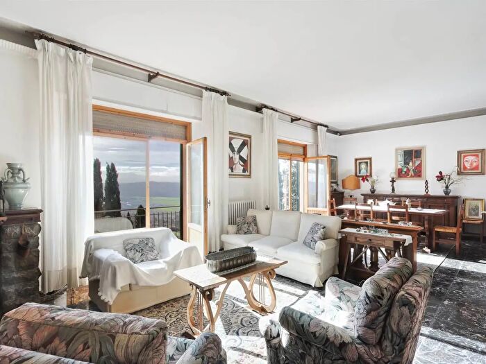 Appartamento con 6 locali in vendita in Barberino Tavarnelle