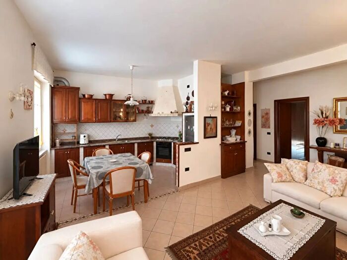 Appartamento quadrilocale in vendita in Via Vecchia Morella, Albenga
