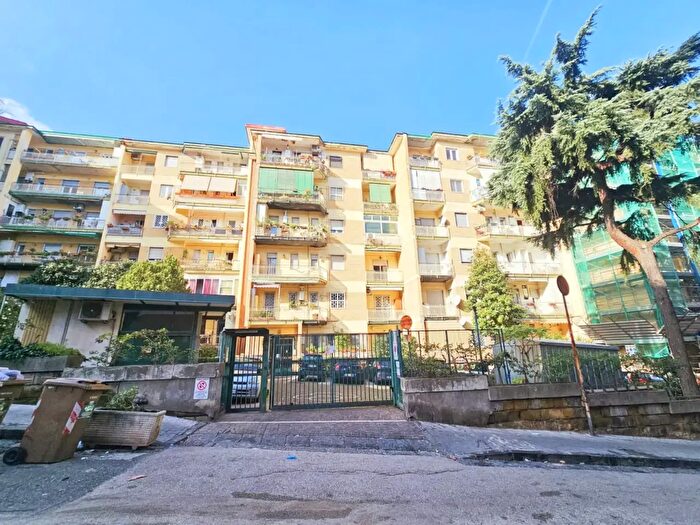 Appartamento con 5 locali in vendita in Via San Domenico, Napoli