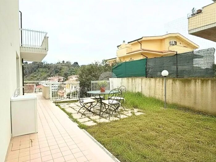 Appartamento trilocale in vendita in Via Famiglia Carota, Pescara