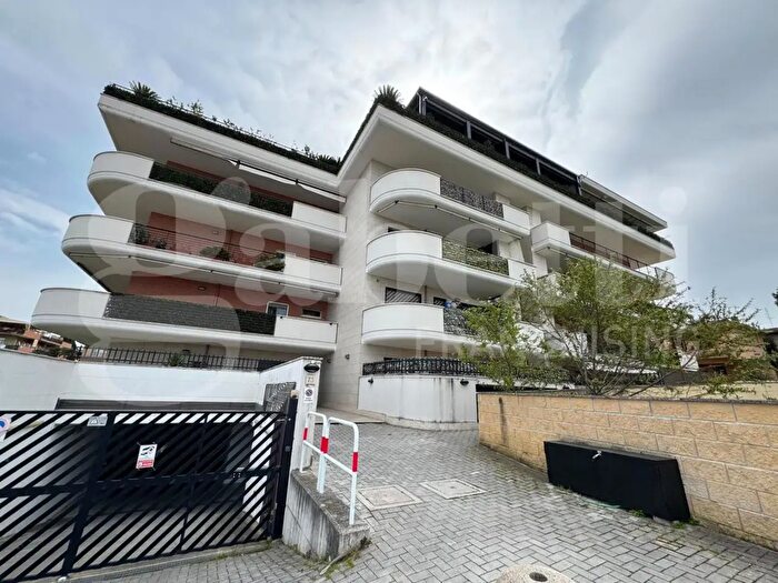 Appartamento trilocale in vendita in Via Palaverta, Marino