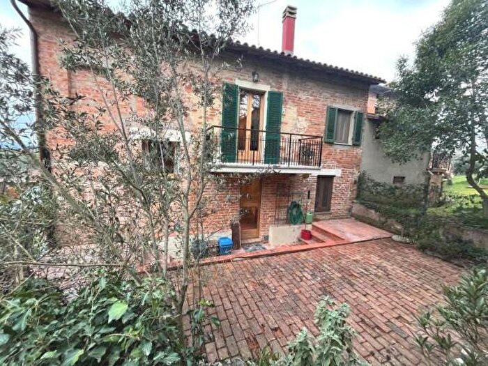 Casa con 6 locali in vendita in Frazione Gioiella, Castiglione Del Lago