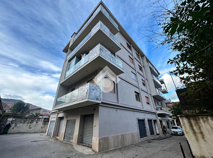 Appartamento con 5 locali in vendita in Via Roma, Cervinara