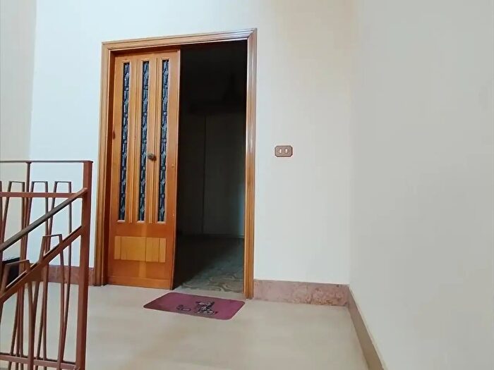 Appartamento con 10 locali in vendita in Cinquefrondi