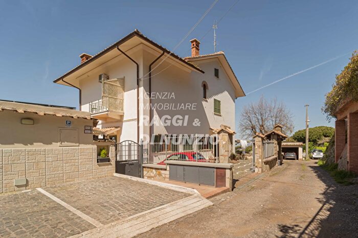 Casa con 12 locali in vendita in Via Anagnina, Grottaferrata