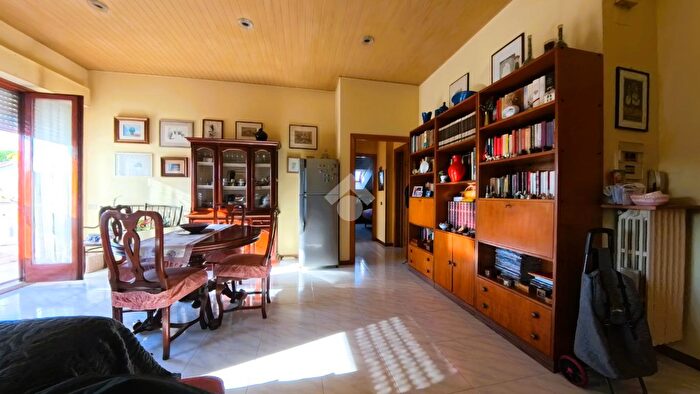 Appartamento trilocale in vendita in Via Ugo Bassi, Civitanova Marche