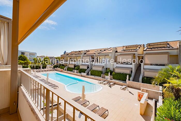 Appartamento trilocale in vendita in Via Monti, Jesolo