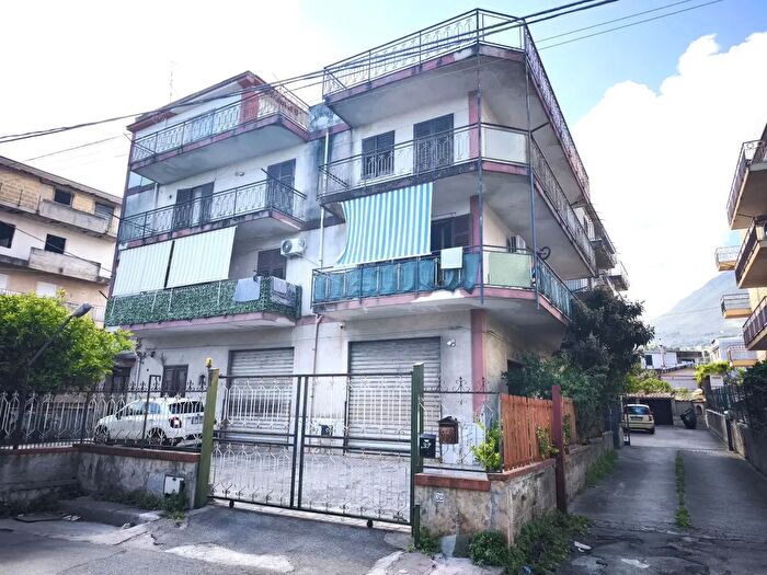 Appartamento con 7 locali in vendita in Via Don Luigi Sturzo, Carini