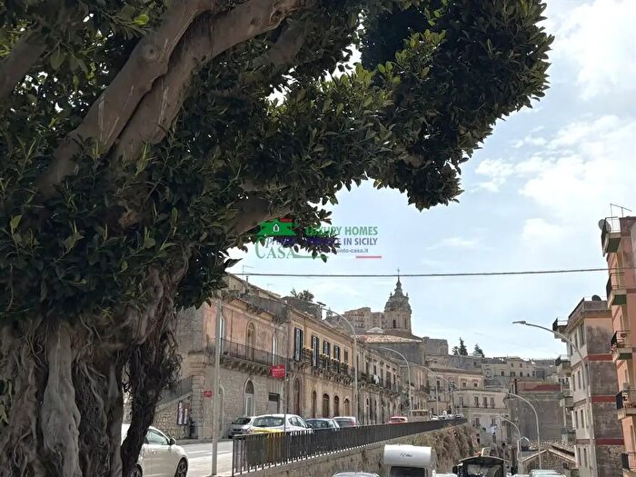 Casa con 6 locali in vendita in Via Calamezzana, Modica