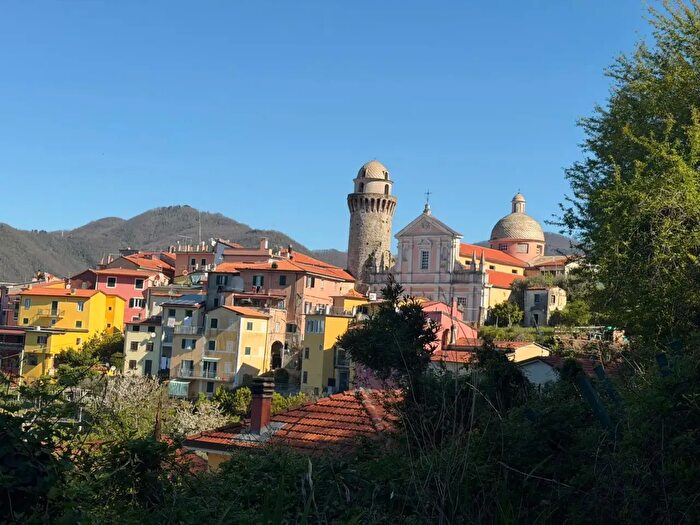 Casa con 12 locali in vendita in Vicolo San Lorenzo, Luni