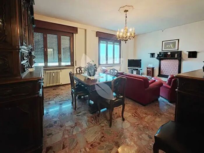 Appartamento trilocale in vendita in Viale dei Mille, Parma