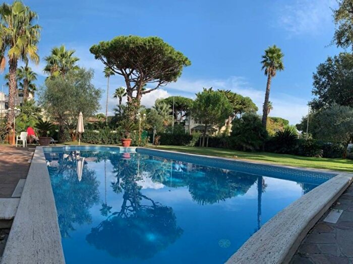 Casa con 5 locali in affitto in Viale Nettuno, Fregene, Fiumicino