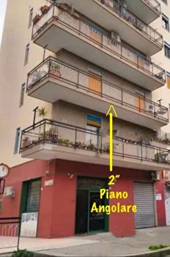 Appartamento trilocale in vendita in Via Ugo Soli, Palermo