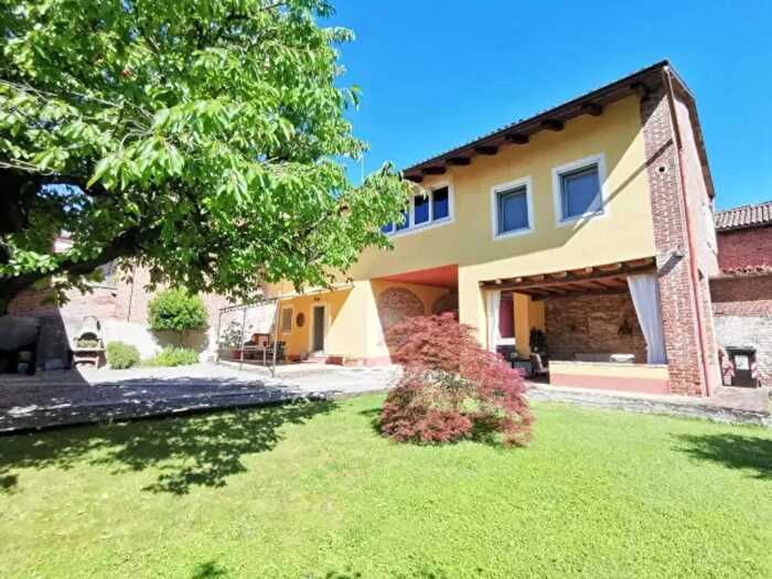 Casa con 6 locali in vendita in Via Giovanni Verga, Foglizzo