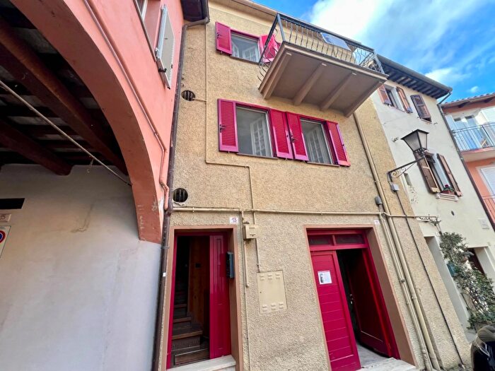 Casa con 8 locali in vendita in Via Portella, Esanatoglia