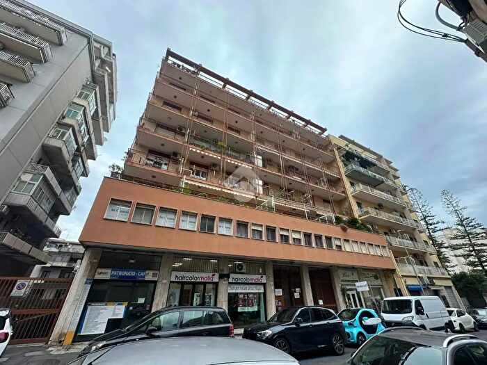 Appartamento quadrilocale in affitto in Via Duca degli Abruzzi, Catania