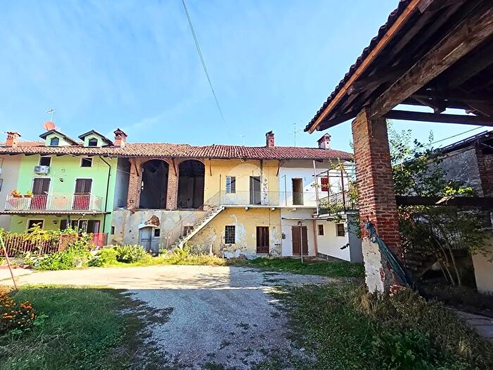 Casa quadrilocale in vendita in Piazza San Sebastiano, Cervere