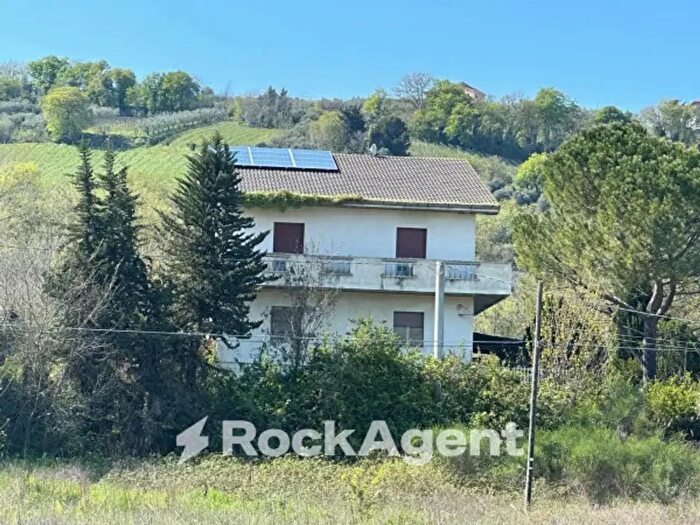 Casa con 6 locali in vendita in Via Val di Foro, Villamagna