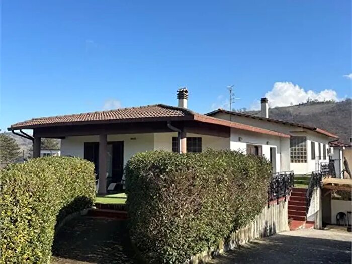 Casa con 5 locali in vendita in Villa Petto, Colledara