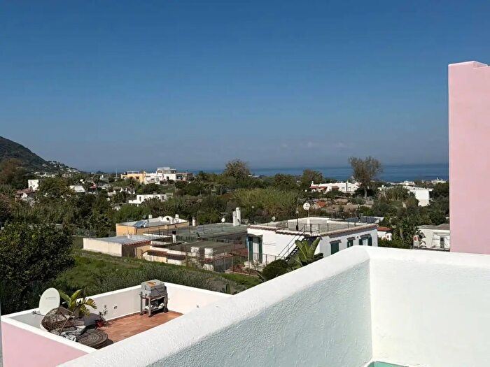 Appartamento quadrilocale in vendita in Via G Vico, Ischia