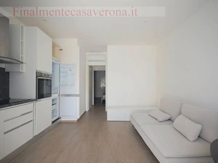 Appartamento bilocale in affitto in Via Scarabello, Verona