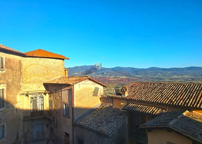 Appartamento con 7 locali in vendita in Castiglione In Teverina