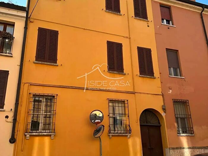Casa con 8 locali in vendita in Mantova
