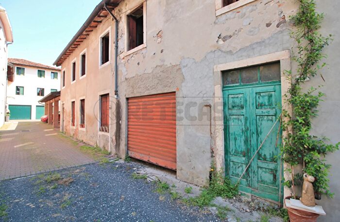 Casa con 5 locali in vendita in Via XXIV Maggio, Montebello Vicentino