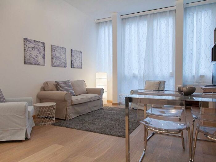 Appartamento bilocale in affitto in Via Paolo da Cannobio, Duomo, Milano