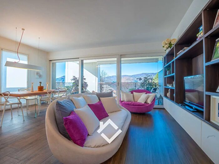 Appartamento trilocale in vendita in Via Roma, Ranco