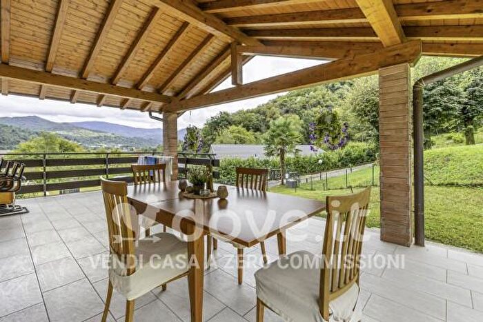 Casa quadrilocale in vendita in Via Piano, Brissago Valtravaglia