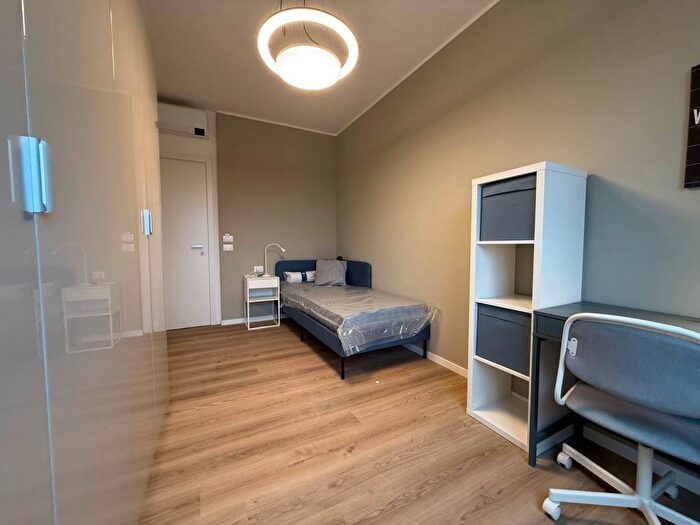 Appartamento con 6 locali in affitto in Via Beltrame Cristiani, Bignami Ponale, Milano