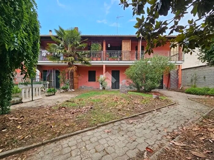 Casa con 6 locali in vendita in Via San Giuliano Nuovo, Alessandria