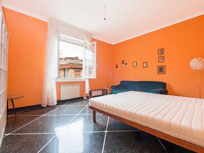 Appartamento con 5 locali in vendita in Via Lorenzo Ghiglini, Genova