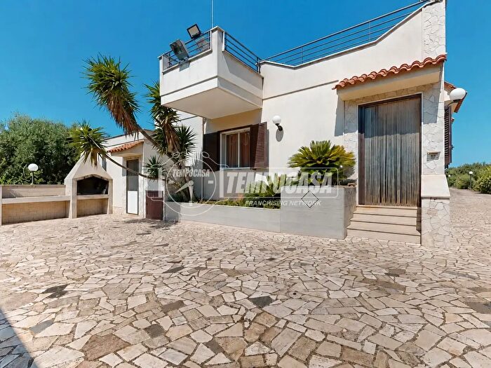 Casa quadrilocale in vendita in Viale Soccorso Monopoli, Conversano