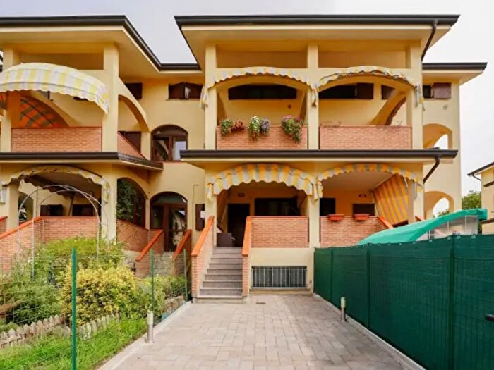 Casa trilocale in vendita in Via Giugno, Gattatico