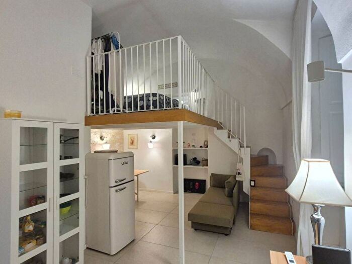 Appartamento monolocale in affitto in Via Francesco Girardi, Monte Santo, Napoli