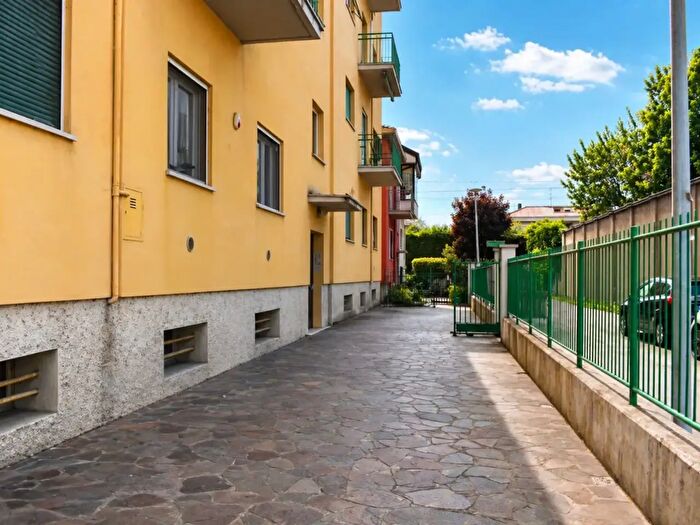 Appartamento trilocale in vendita in Via Buffolara, Parma