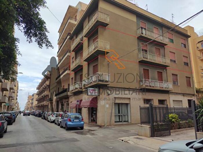 Appartamento con 6 locali in vendita in Via Santa Maria di Capua, Trapani