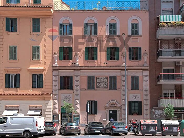 Appartamento trilocale in vendita in Via Aosta, Roma