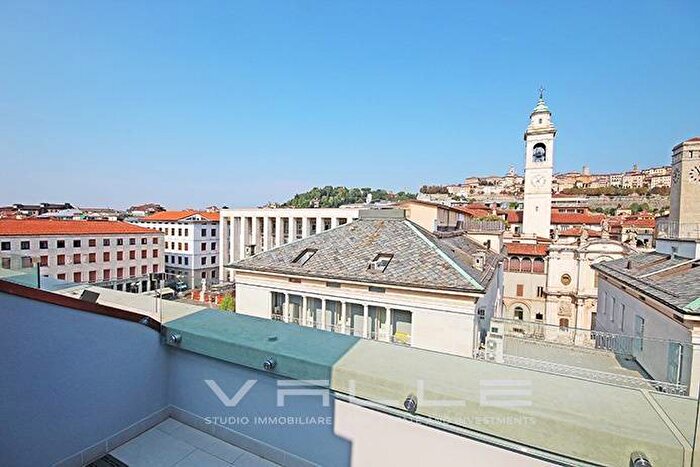 Casa quadrilocale in affitto in via partigiani, Centro, Bergamo