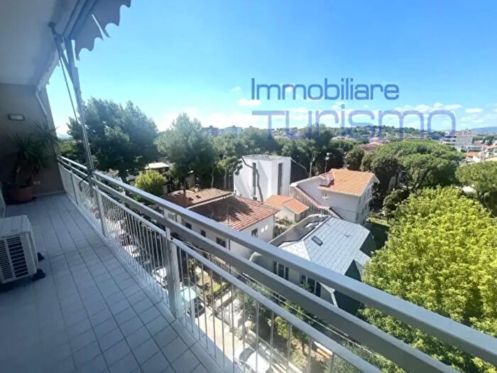 Appartamento con 5 locali in vendita in Viale Armando Diaz, Riccione