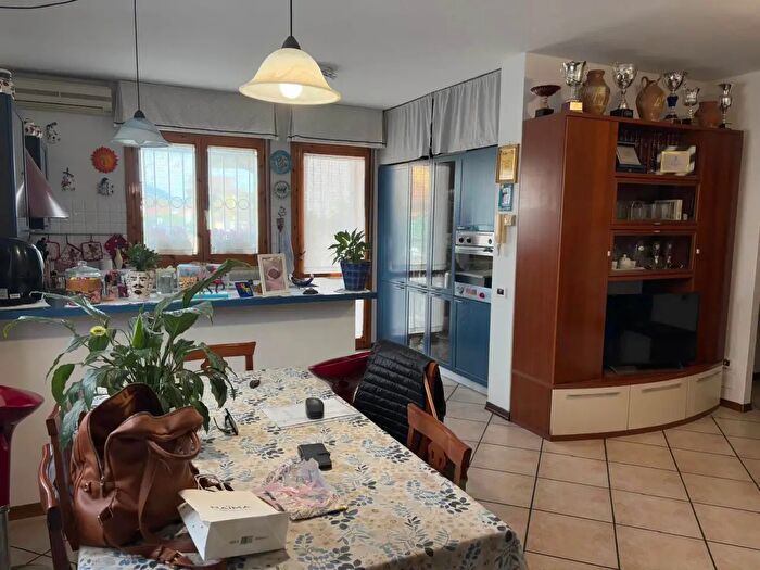 Appartamento con 5 locali in vendita in Viareggio